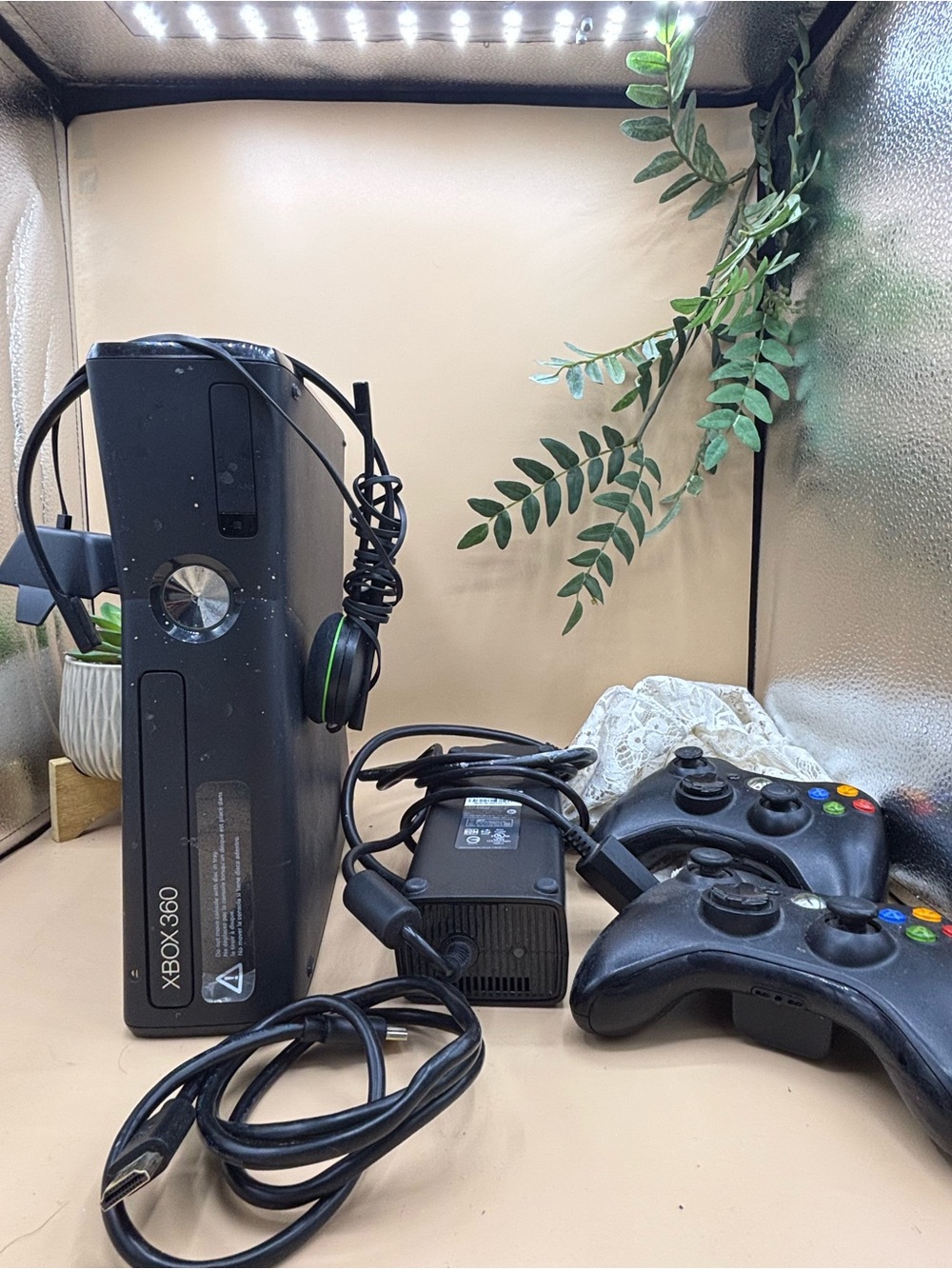 Microsoft Xbox 360 S Slim Model 1439 Console 2 Controllers HDMI Bundle
